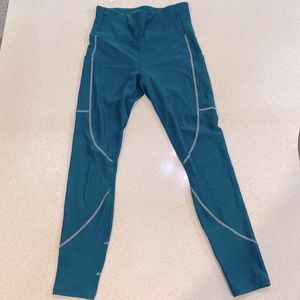 Fabletics Therma-Flex HW Refl Pkt Legging, Size S, Short, Fjord/Reflective Slvr